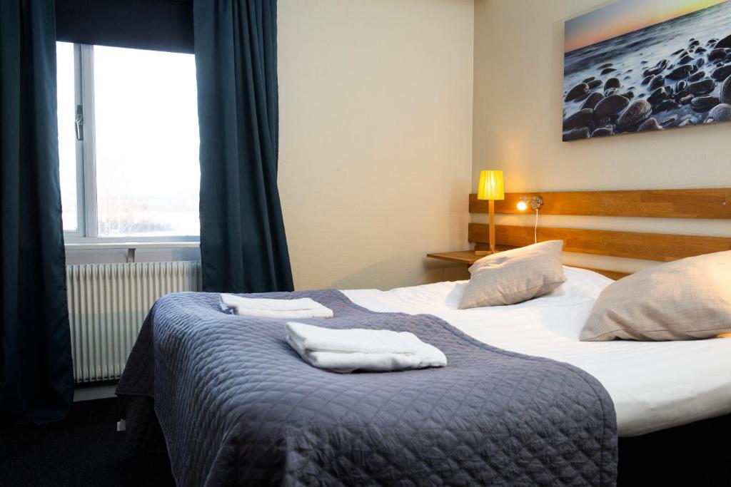Postel nebo postele na pokoji v ubytování Hotell Veckefjärden