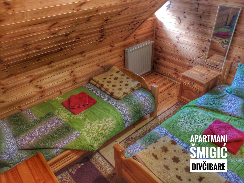 Postel nebo postele na pokoji v ubytování Apartmani Smigic Divcibare