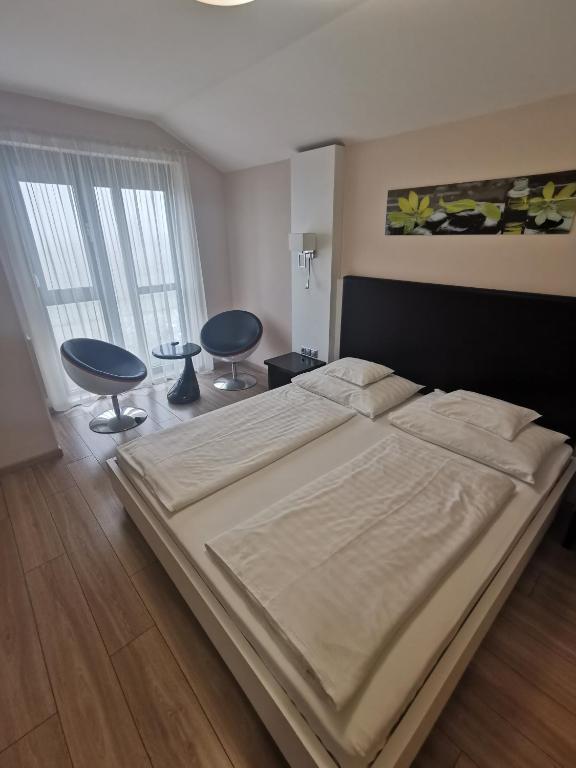 Posteľ alebo postele v izbe v ubytovaní Gokart Hotel