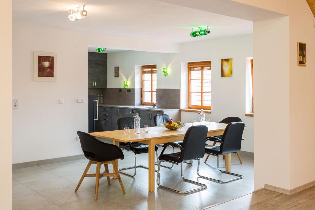 Vinný apartmán Rakovník - Appartement D'une Chambre