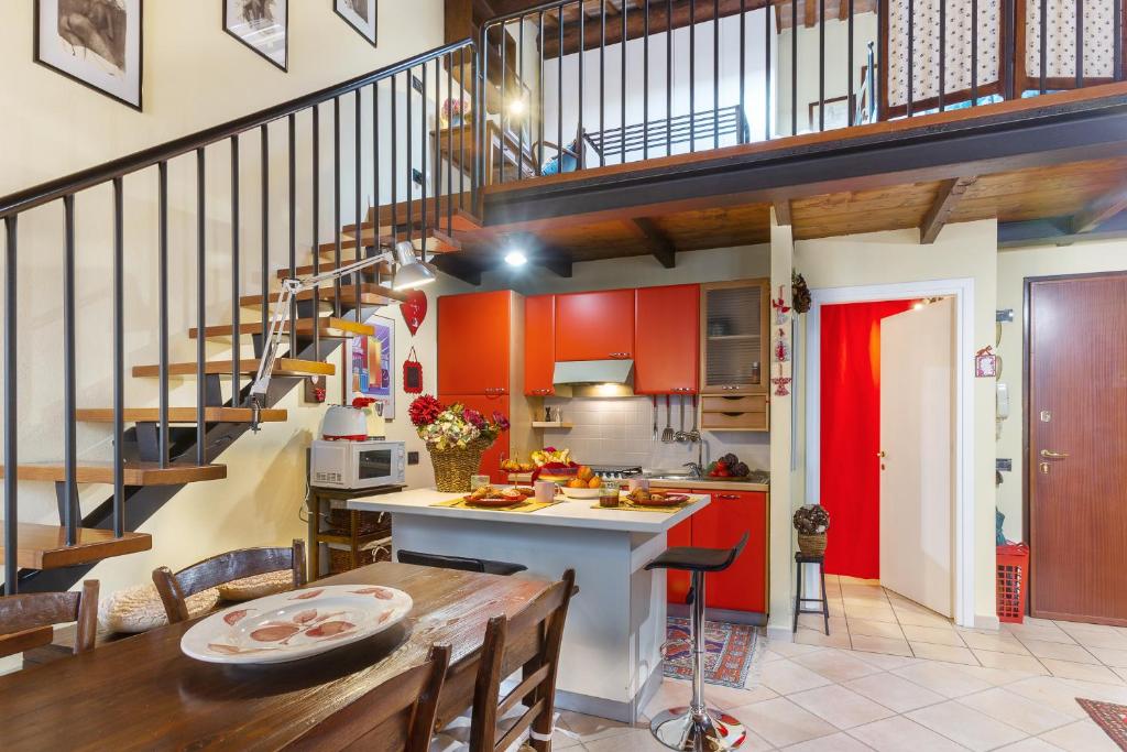 Dapur atau dapur kecil di Ariostea University Duplex Apartment