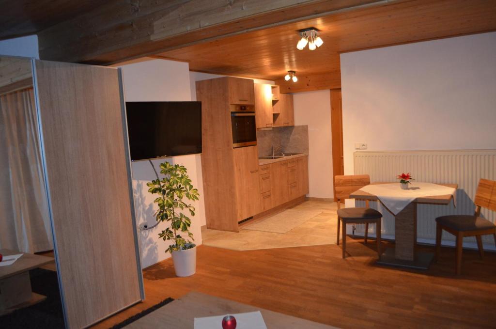 Kuchyňa alebo kuchynka v ubytovaní Haus Plangger