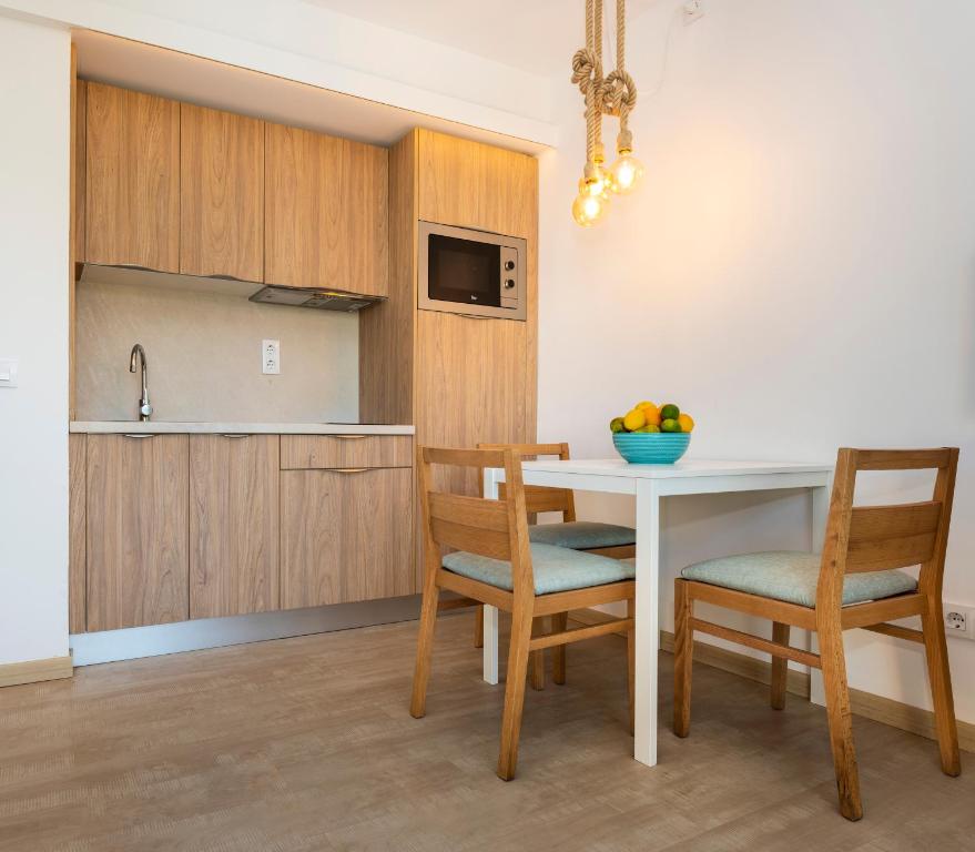 Kuchyň nebo kuchyňský kout v ubytování Apartamentos S'Olivera
