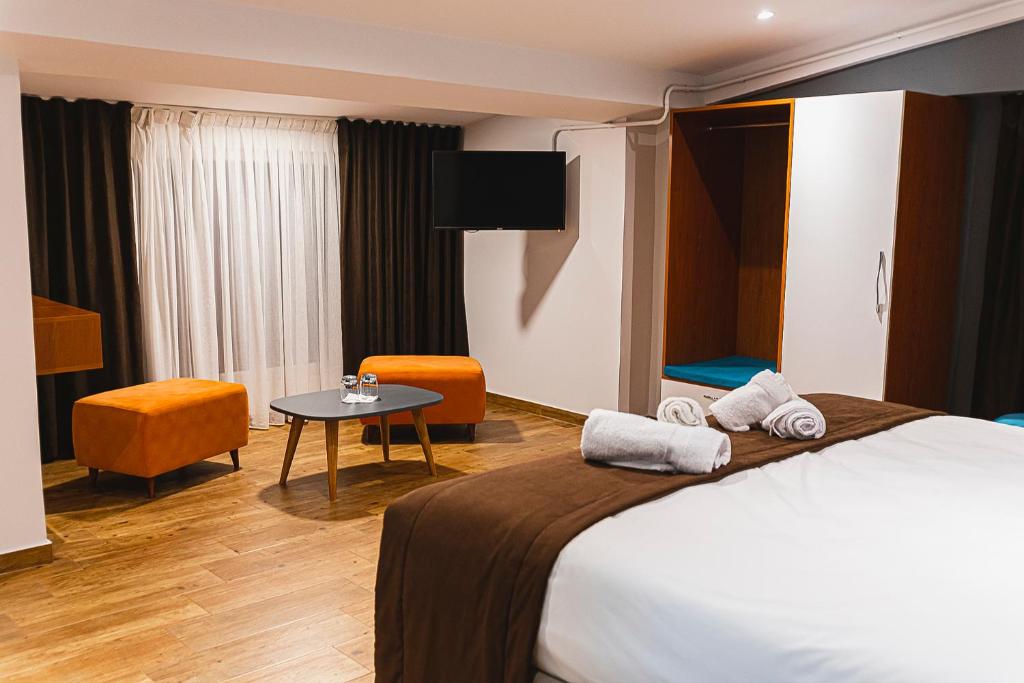 Postel nebo postele na pokoji v ubytování Olivar Hotel Tirana