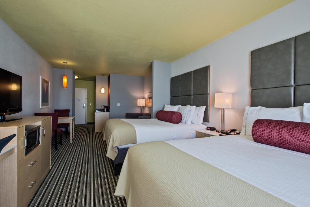 Holiday Inn Express & Suites Carlisle by IHG - Suite With Two Queen Beds - Communications Access