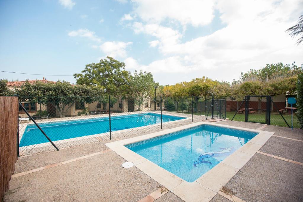 a swimming pool in the middle of a yard at Espai Valldevia in Valldeviá