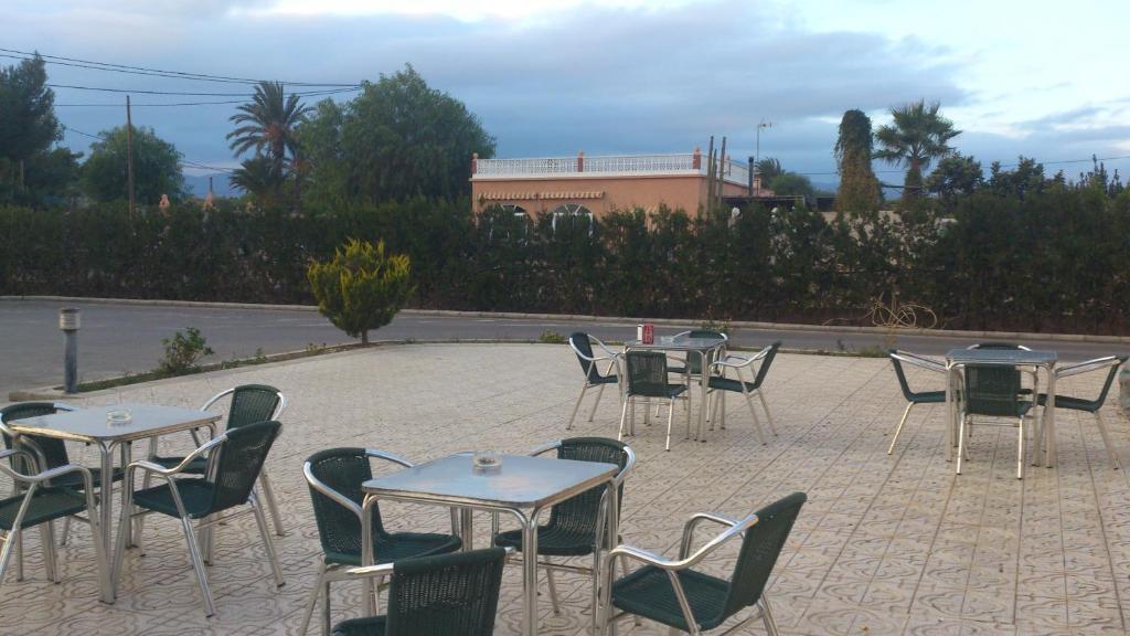 a group of tables and chairs in a courtyard at Hostal Imperial in Crevillente
