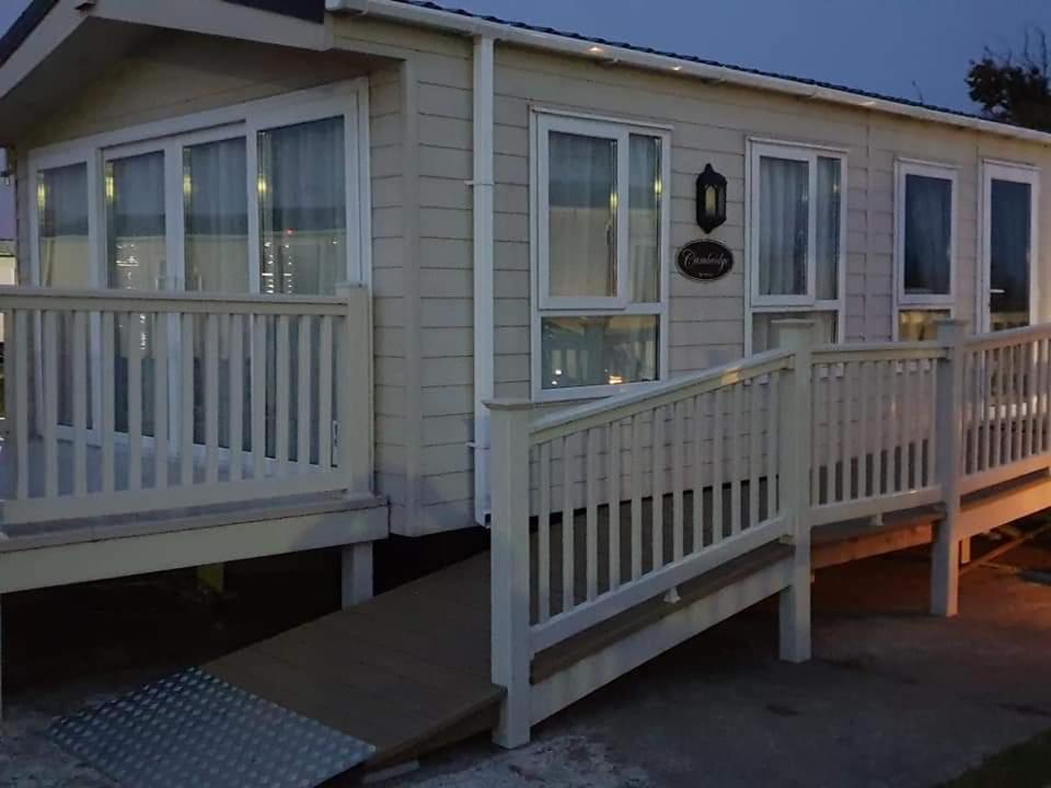 Stunning Caravan Seawick Holiday Park St Osyth