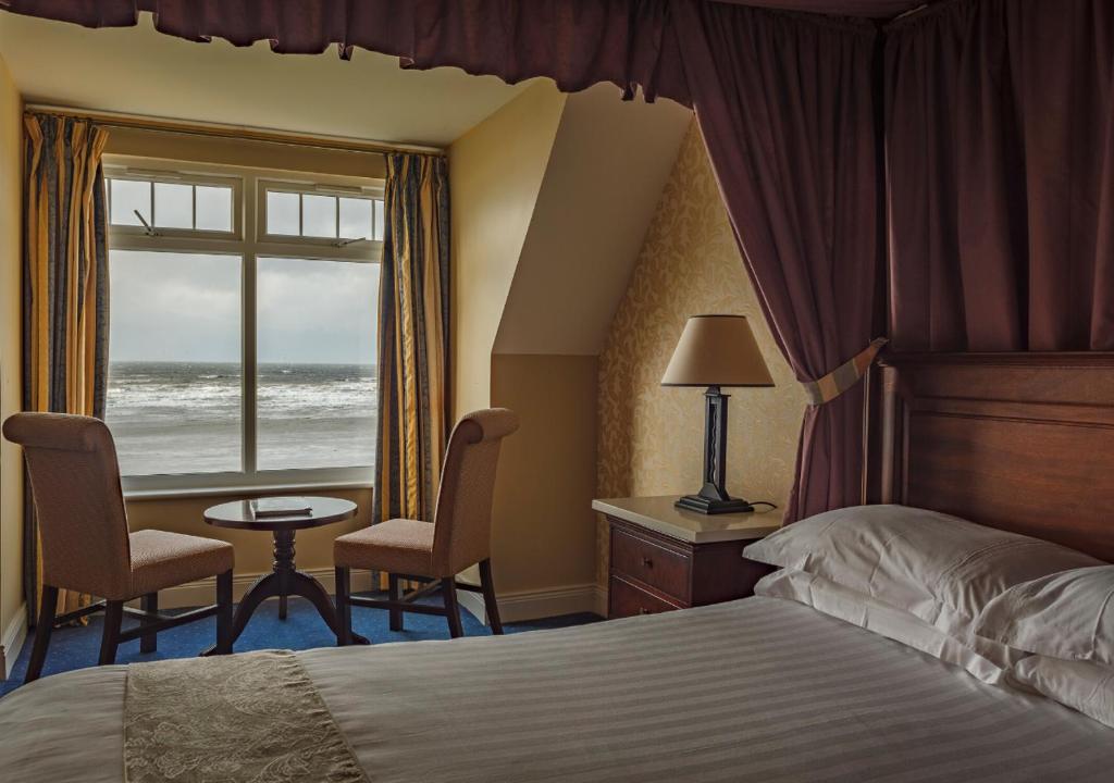 Postel nebo postele na pokoji v ubytování Sandhouse Hotel