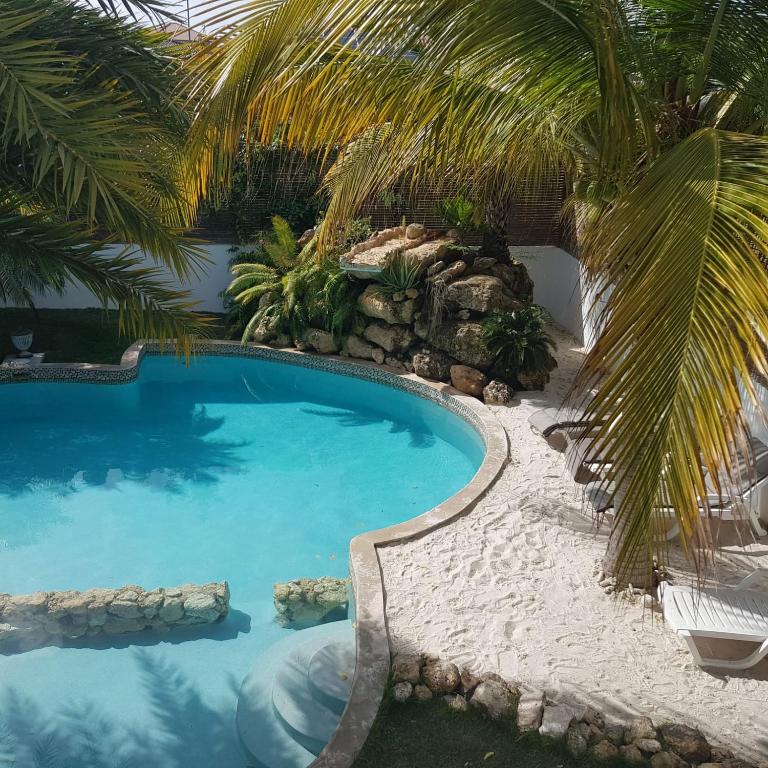 Bazén v ubytování B2 APARTMENT with Balcony at JAN THIEL Curacao nebo v jeho okolí