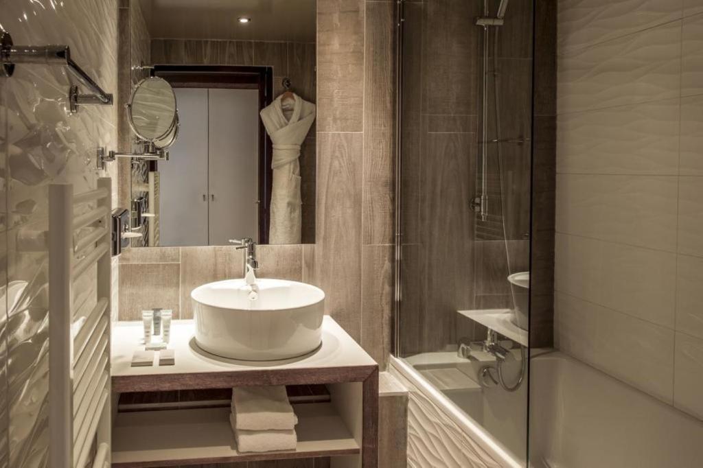 a bathroom with a sink and a shower and a tub at Le Pic Blanc in L'Alpe-d'Huez