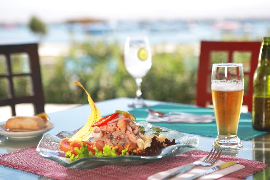 Comida en o cerca de este hotel