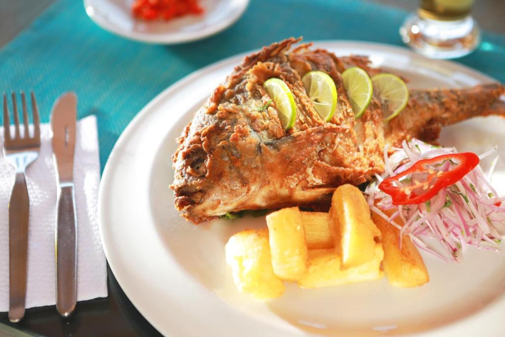 Comida en o cerca de este hotel