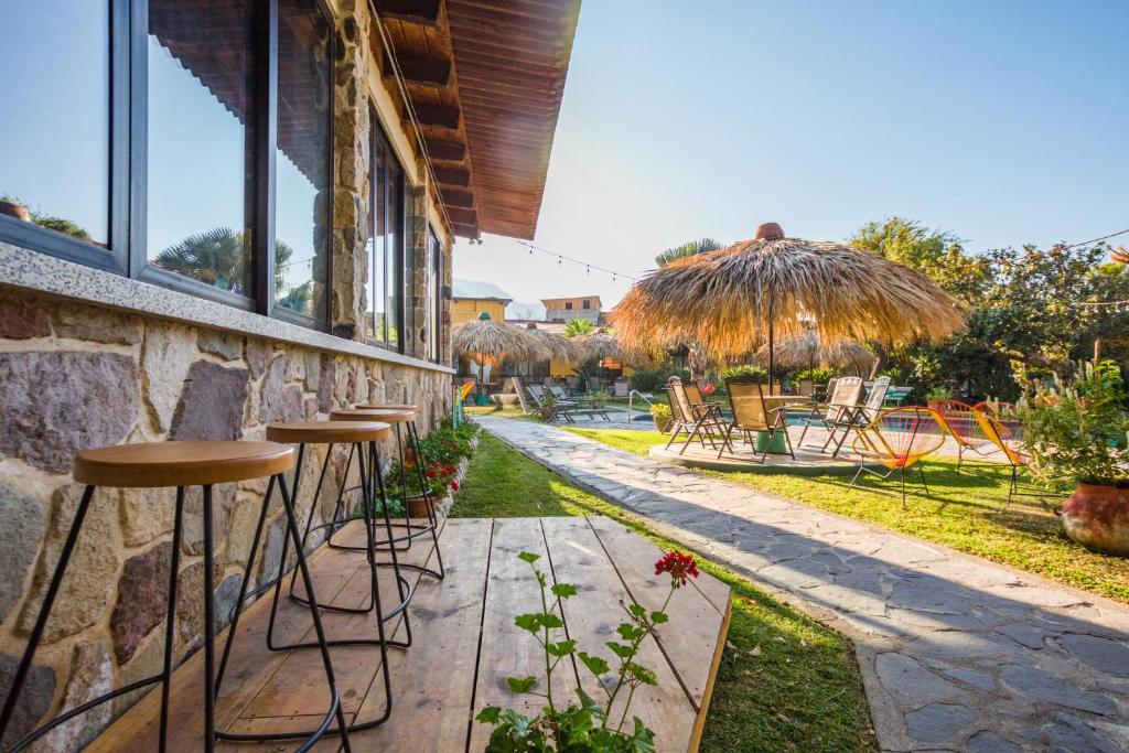 Ein Garten an der Unterkunft Socialtel Atitlan
