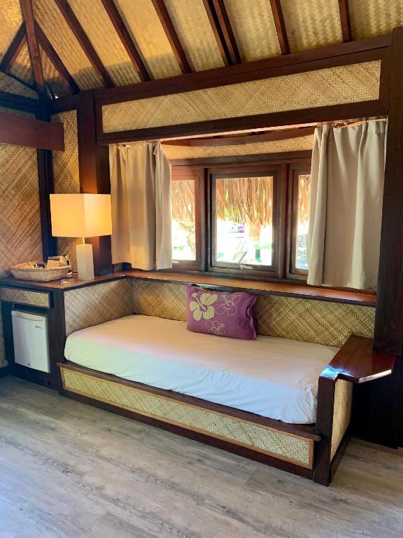Uma cama ou camas num quarto em Maitai Bora Bora