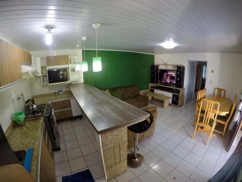  Casa em Torres as margens do rio com linda vista.