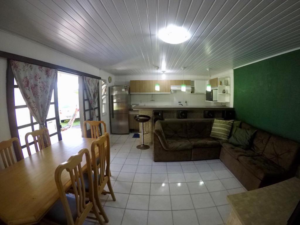  Casa em Torres as margens do rio com linda vista.