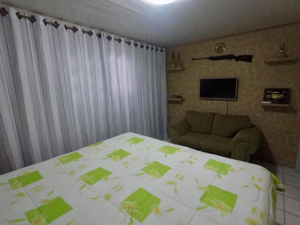  Casa em Torres as margens do rio com linda vista.