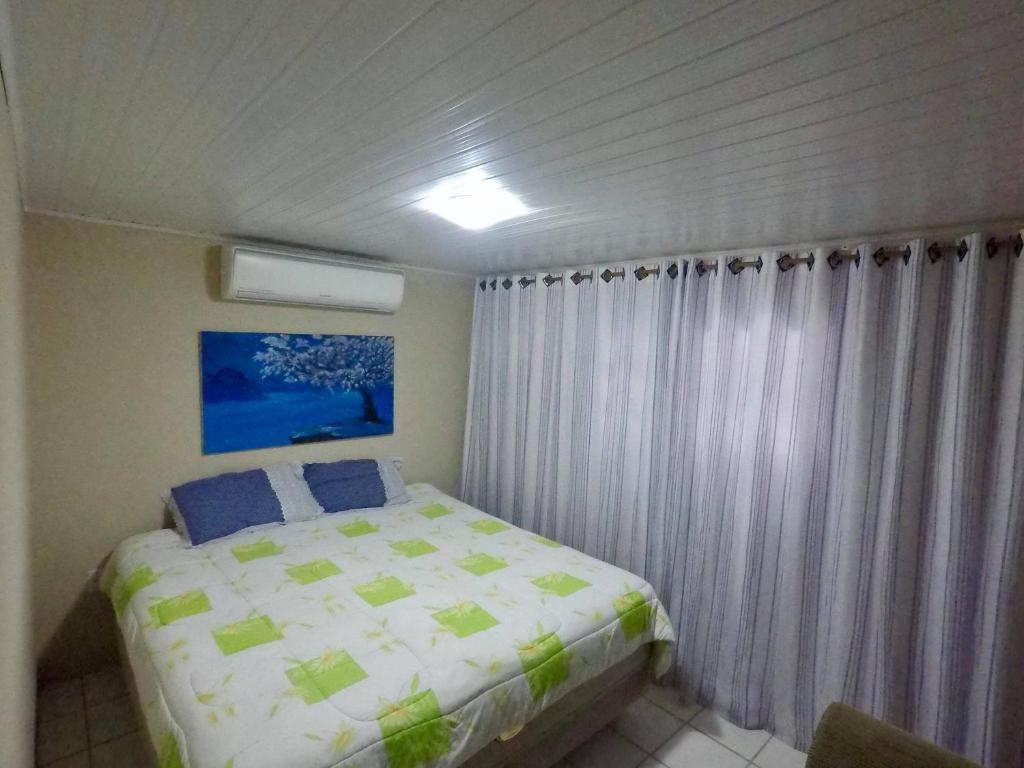  Casa em Torres as margens do rio com linda vista.