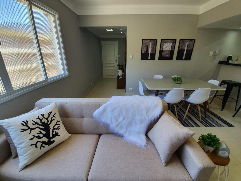  Lindo apartamento Enseada até 6 pessoas - 2 quartos - 200mt da praia