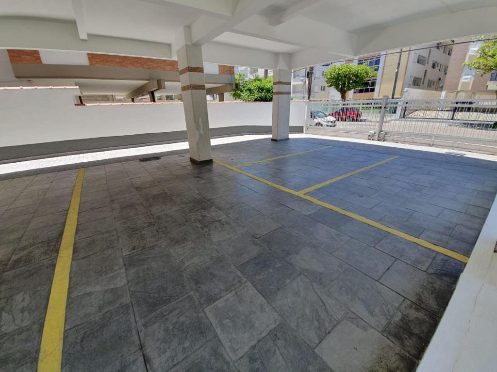  Lindo apartamento Enseada até 6 pessoas - 2 quartos - 200mt da praia