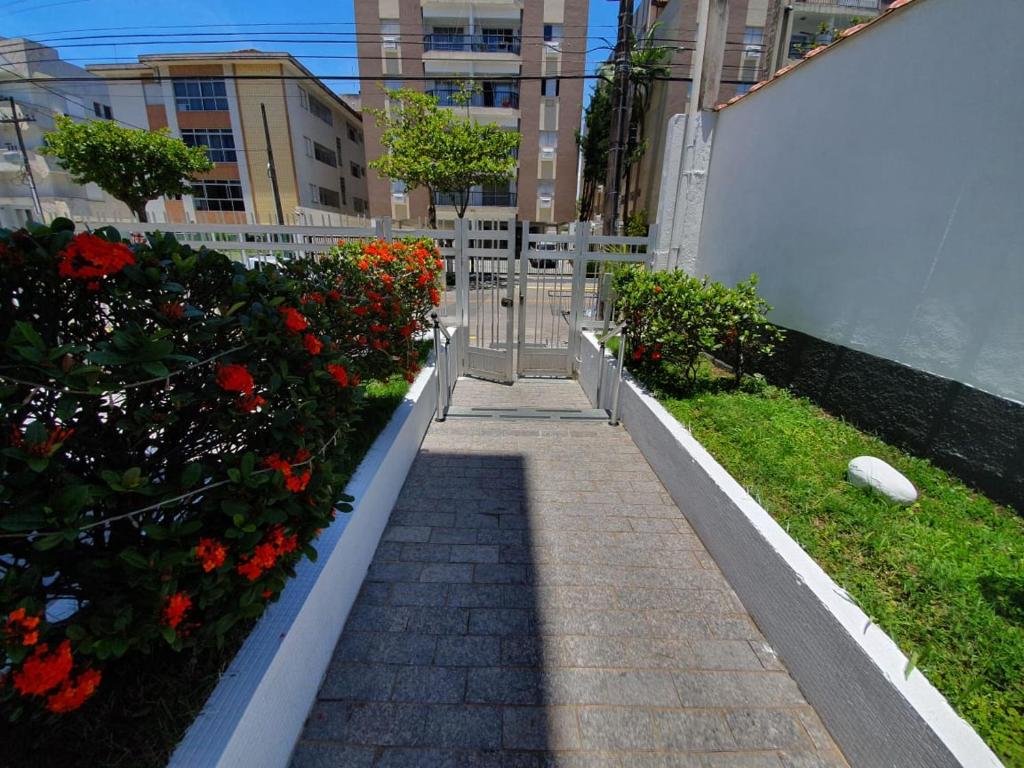  Lindo apartamento Enseada até 6 pessoas - 2 quartos - 200mt da praia