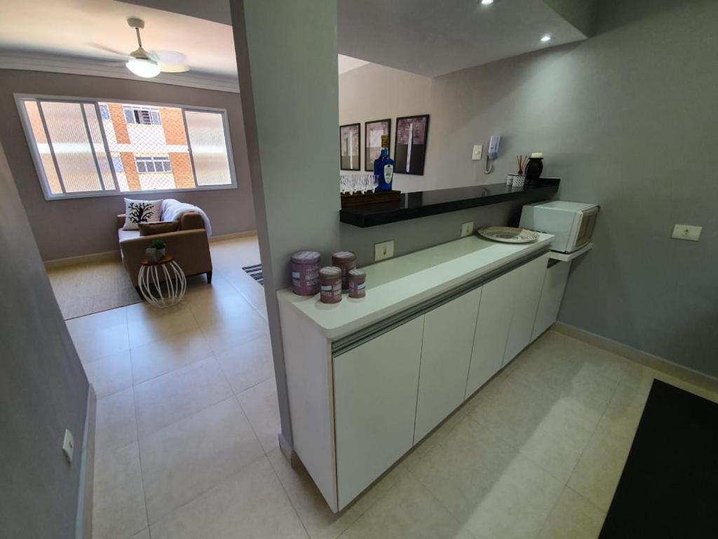  Lindo apartamento Enseada até 6 pessoas - 2 quartos - 200mt da praia