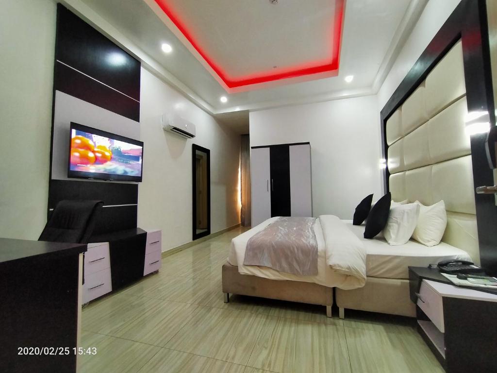 TV a/nebo společenská místnost v ubytování Dalchifit Suites by Premium Swiss Hospitality