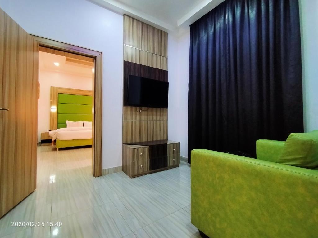 TV a/nebo společenská místnost v ubytování Dalchifit Suites by Premium Swiss Hospitality