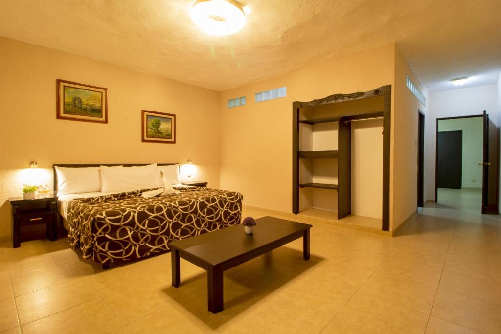 Postel nebo postele na pokoji v ubytování Hotel Colon Merida