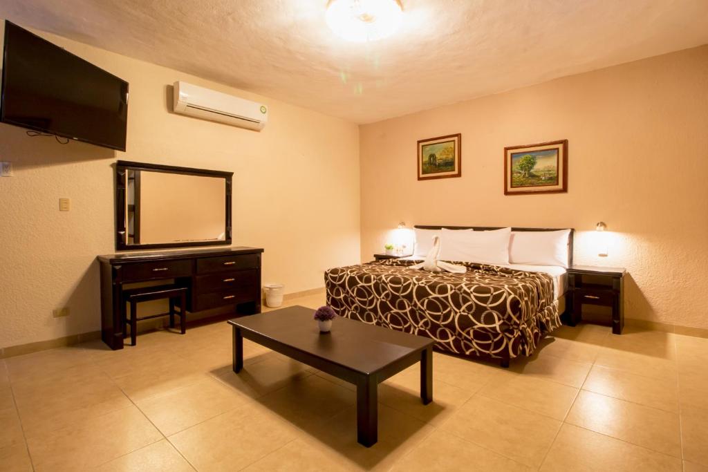 Postel nebo postele na pokoji v ubytování Hotel Colon Merida