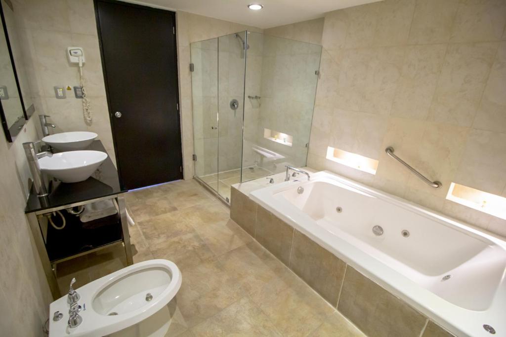 Koupelna v ubytování Hotel El Español Paseo de Montejo