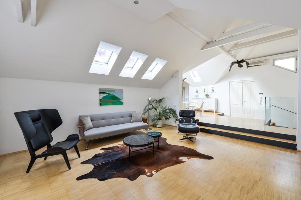 Część wypoczynkowa w obiekcie Eclectic Loft Royal Way