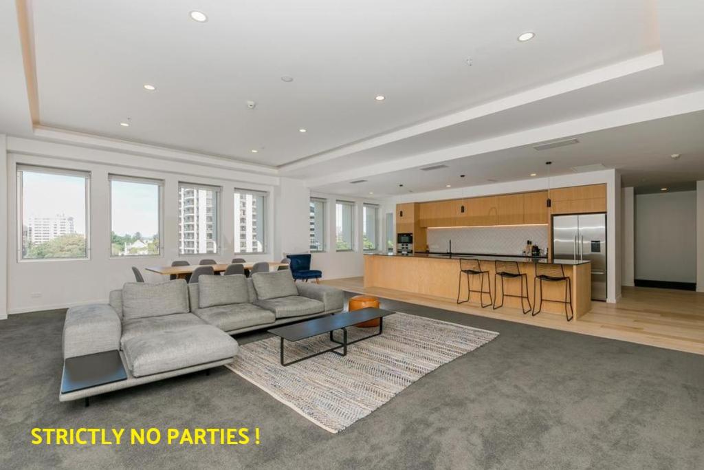 Acrossia Apartment Suites - Resim 9