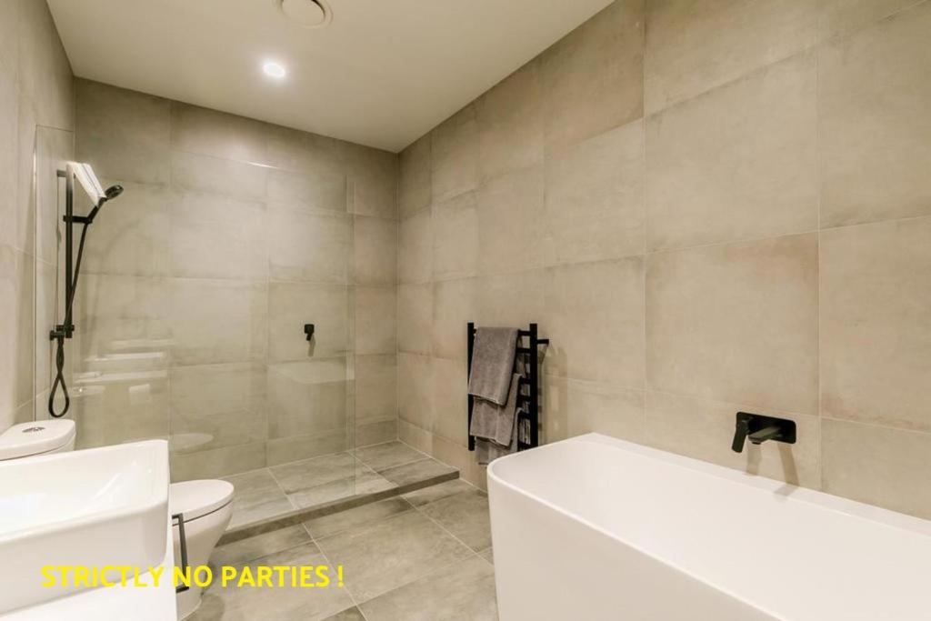 Acrossia Apartment Suites - Resim 24