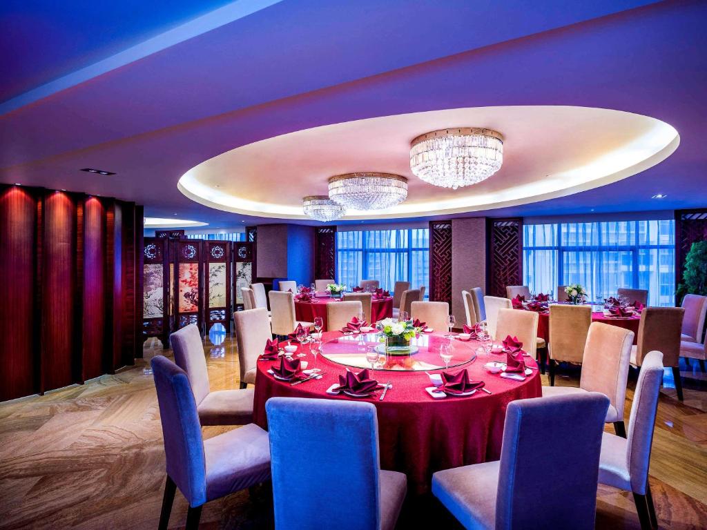 Restaurace v ubytování Grand Mercure Xiamen Downtown-Free Welcome Fruit & Metro Station