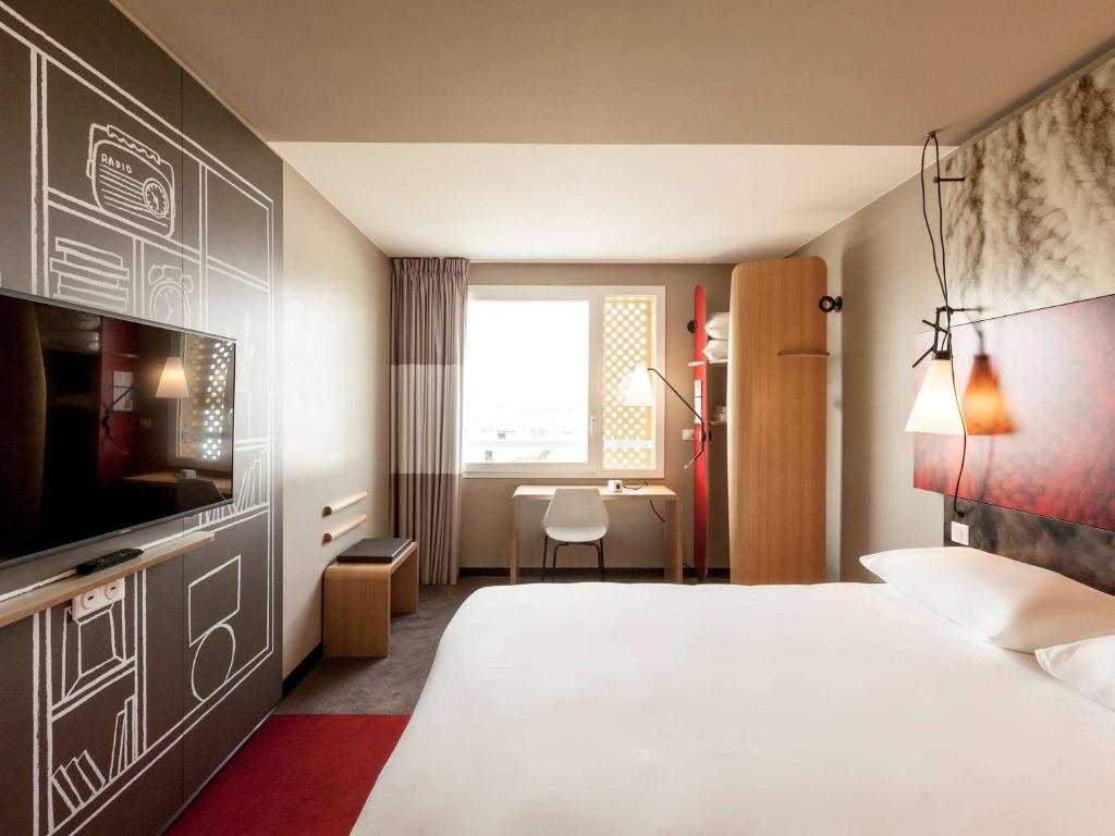 Postel nebo postele na pokoji v ubytování ibis Lyon Carre De Soie