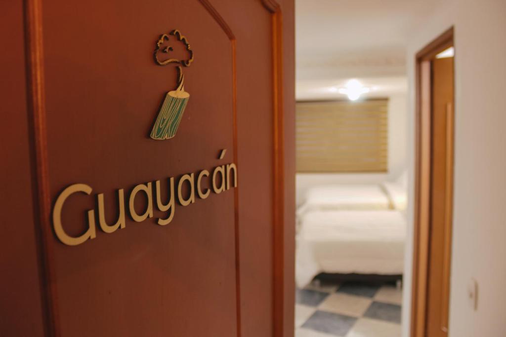 a room with a door with a sign that reads cuveraca at NOGAL HOSTEL in Pereira