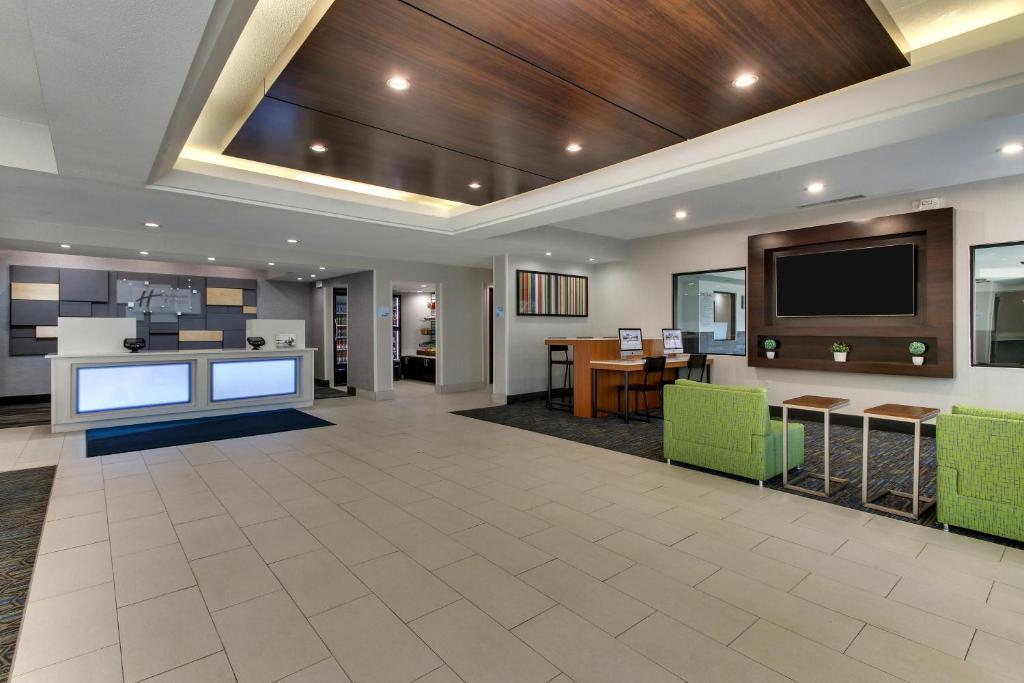 Kuchyň nebo kuchyňský kout v ubytování Holiday Inn Express Fishkill-Mid Hudson Valley by IHG