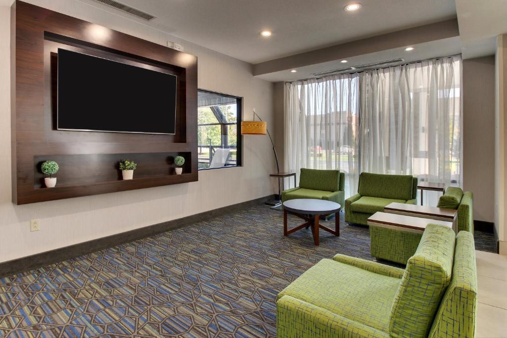 TV a/nebo společenská místnost v ubytování Holiday Inn Express Fishkill-Mid Hudson Valley by IHG