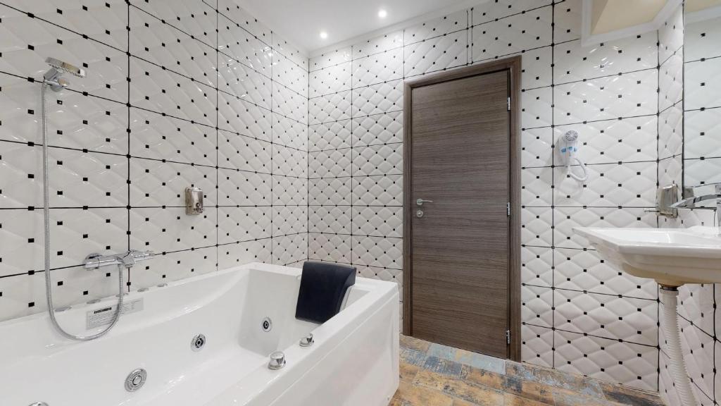 Kúpeľňa v ubytovaní Jacuzzi Suites