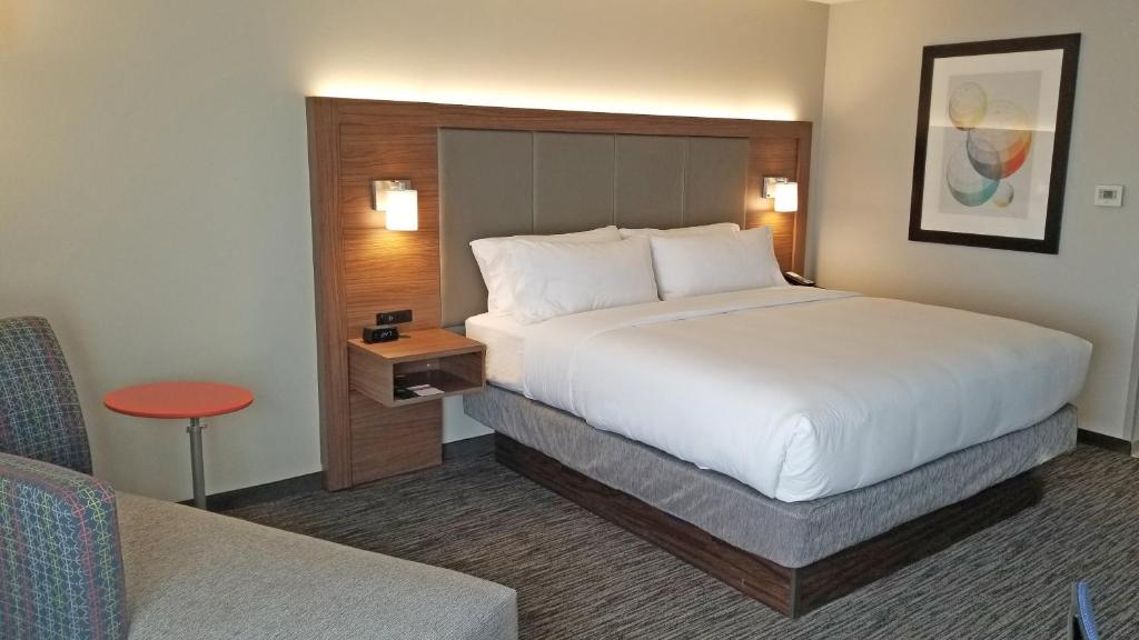 Holiday Inn Express Hotel & Suites Columbus by IHG - Standardzimmer Mit Kingsize-Bett