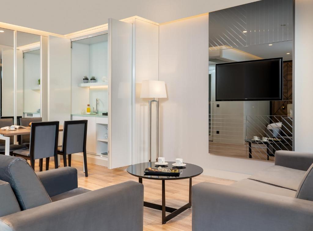 TV a/nebo společenská místnost v ubytování Radisson Blu Hotel, Sakarya