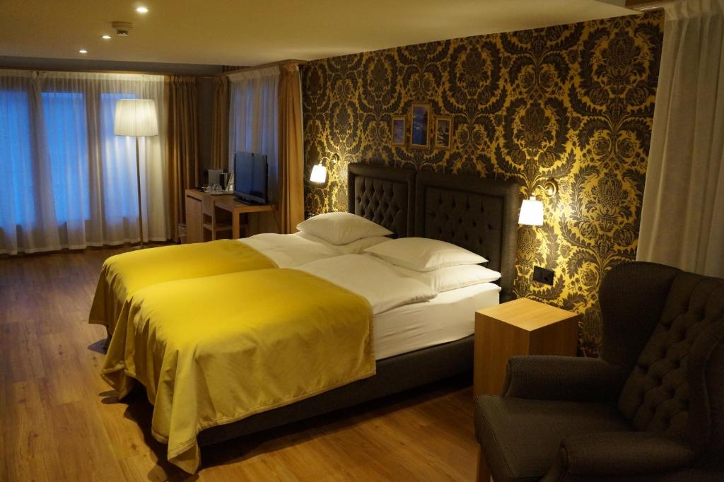 Postel nebo postele na pokoji v ubytování Hotel Walliserhof Zermatt