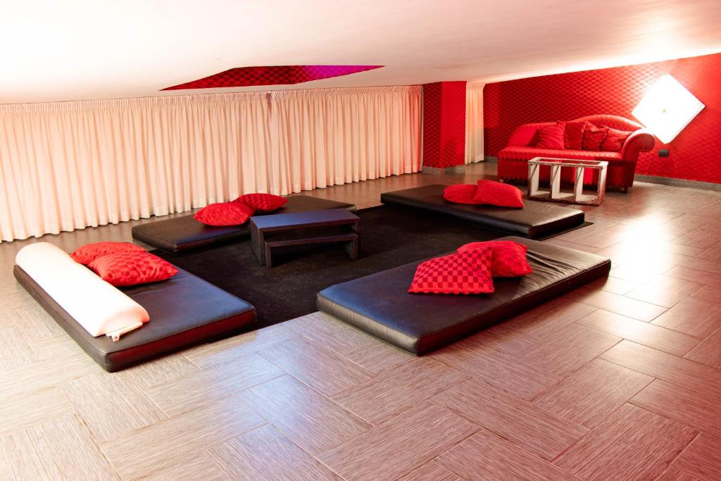 A seating area at Hotel Masaniello Luxury