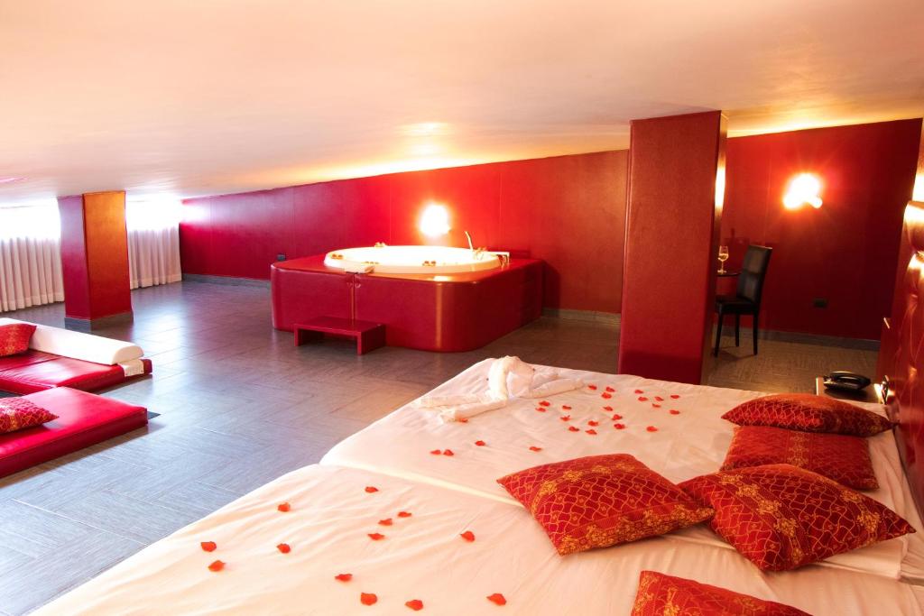A bed or beds in a room at Hotel Masaniello Luxury