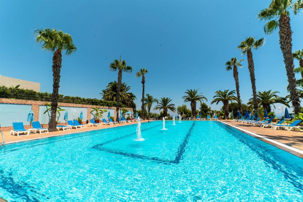 Basen w obiekcie Orizzonte Acireale Hotel lub w pobliżu