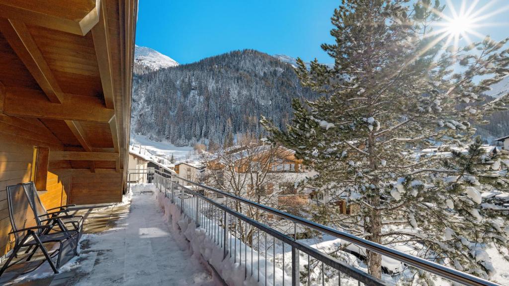 Nespecifikovaný výhled na hory nebo výhled na hory při pohledu z hotelu