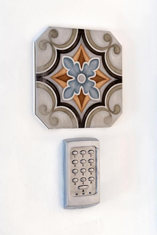 a remote control with a flower on a wall at Hostal Altea House in Altea