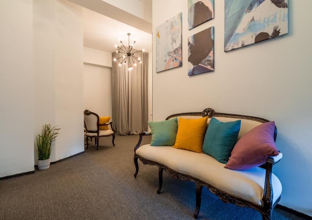 Posezení v ubytování Redrum Tbilisi Boutique Hotel
